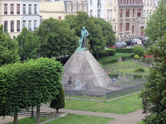 Monument à Mariette-Bey