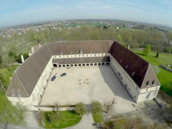 l'abbaye Saint-Jean-Baptiste du Moncel