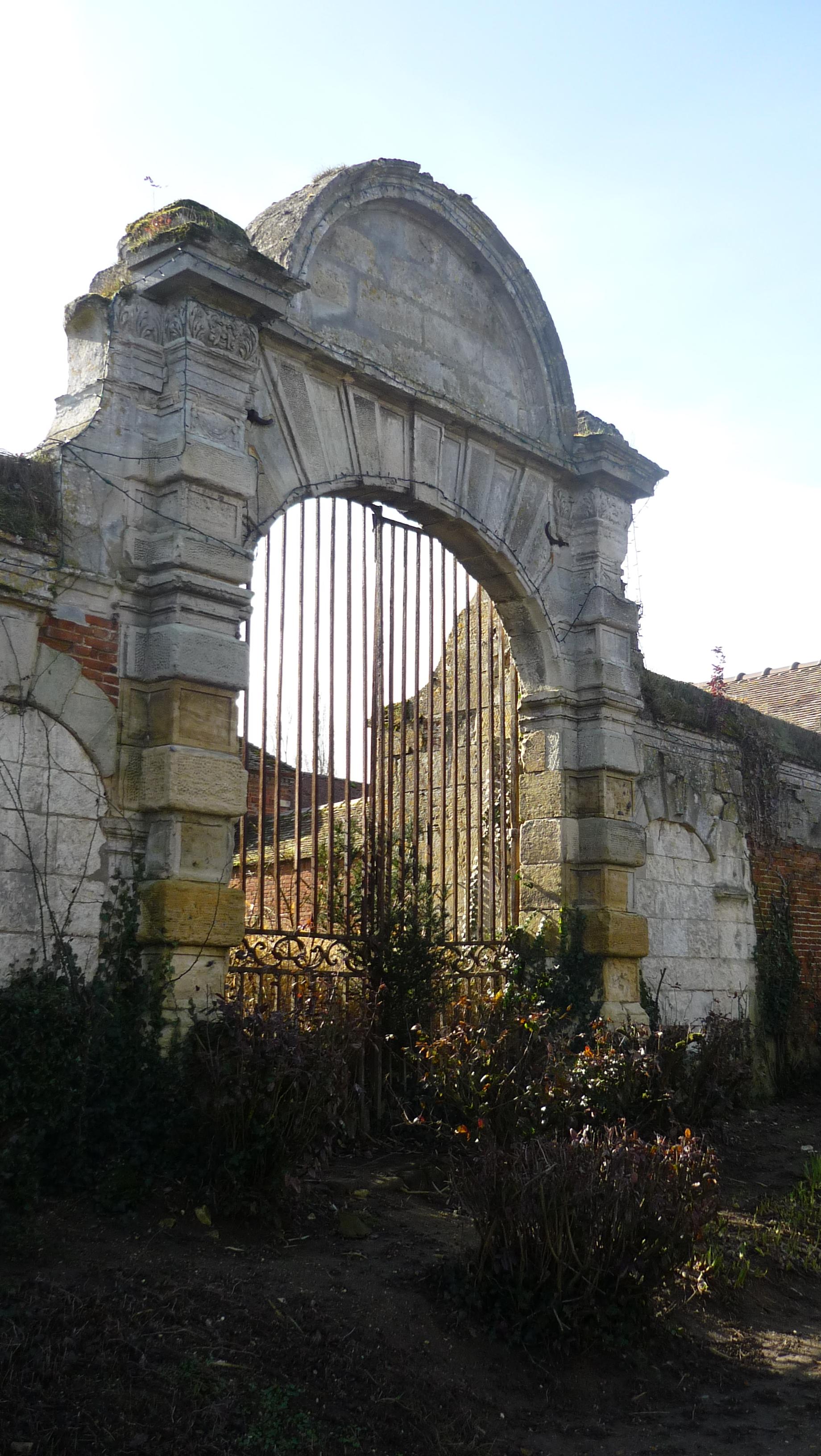 porte, rue de Compiègne
