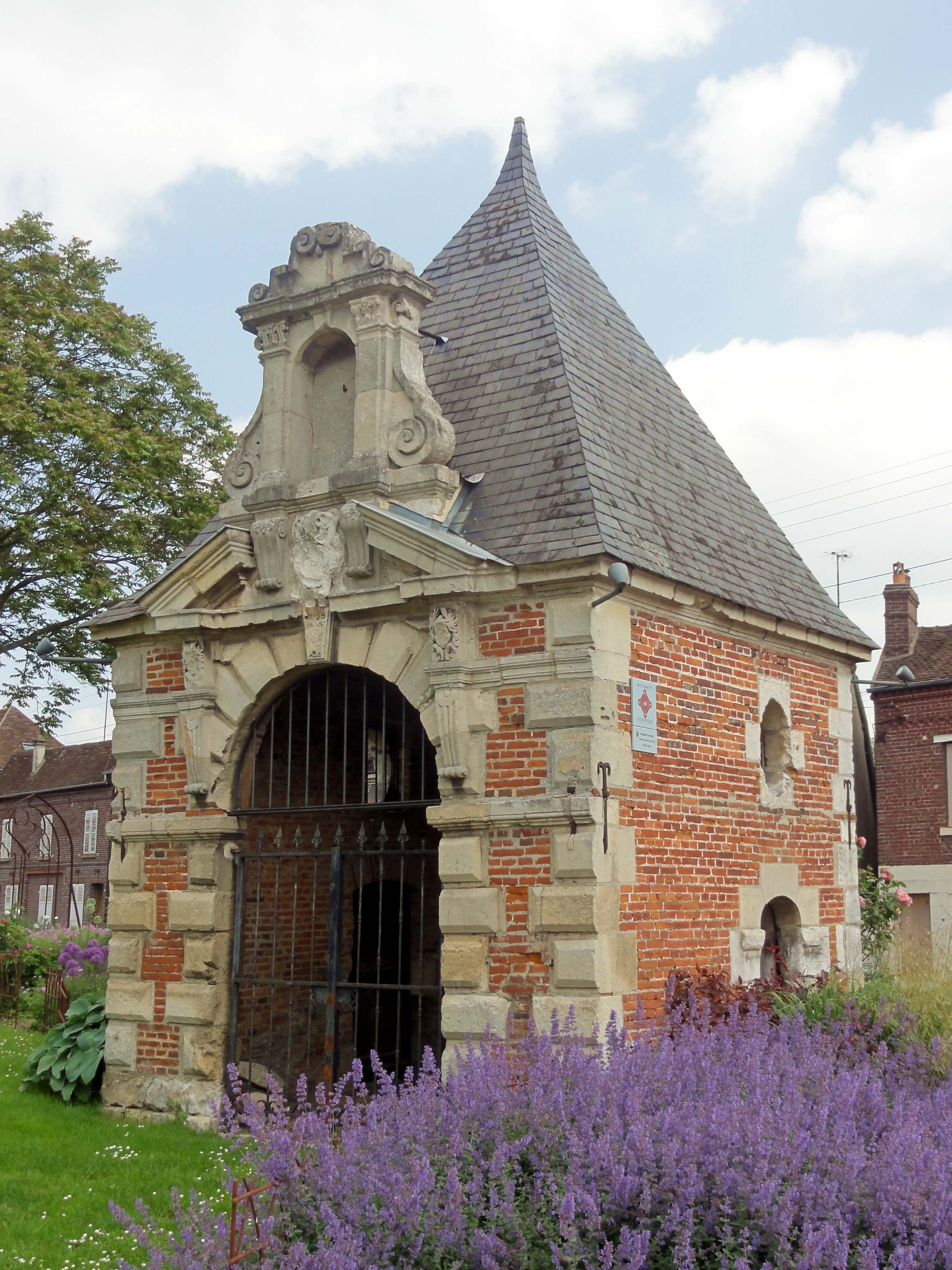 chapelle du cimetière de Notre-Dame-du-Thil